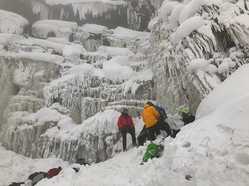 Ice climbing kinder downfall