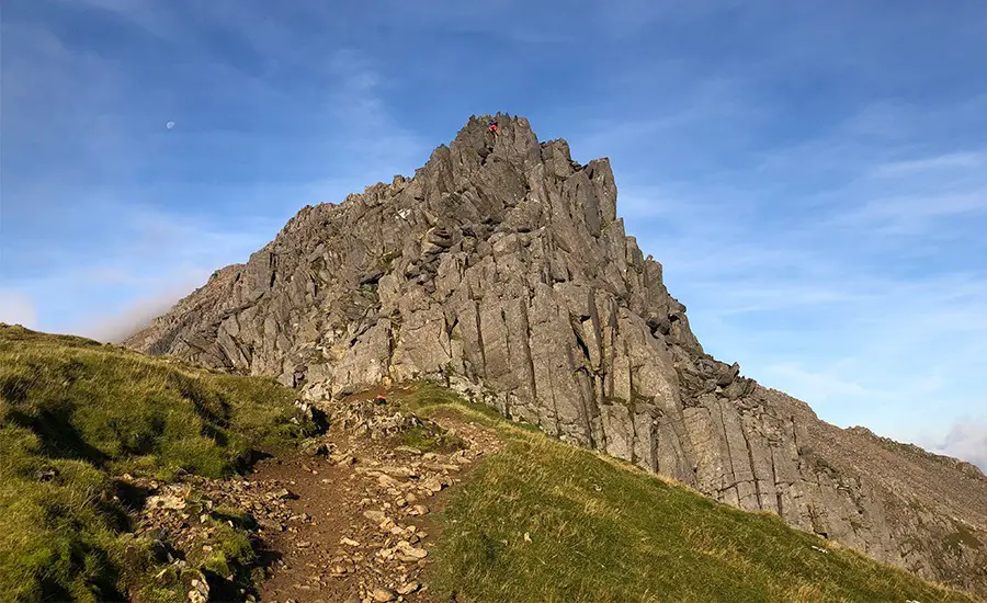 approaching Crib y Ddysgl