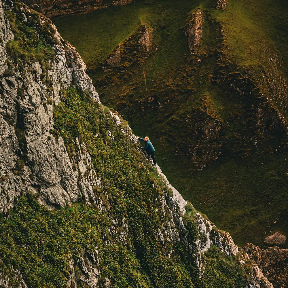 scrambling on matterhorn ridge peak district